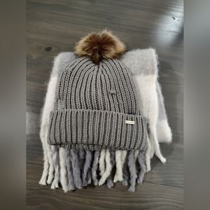 Women's hat and scarf set